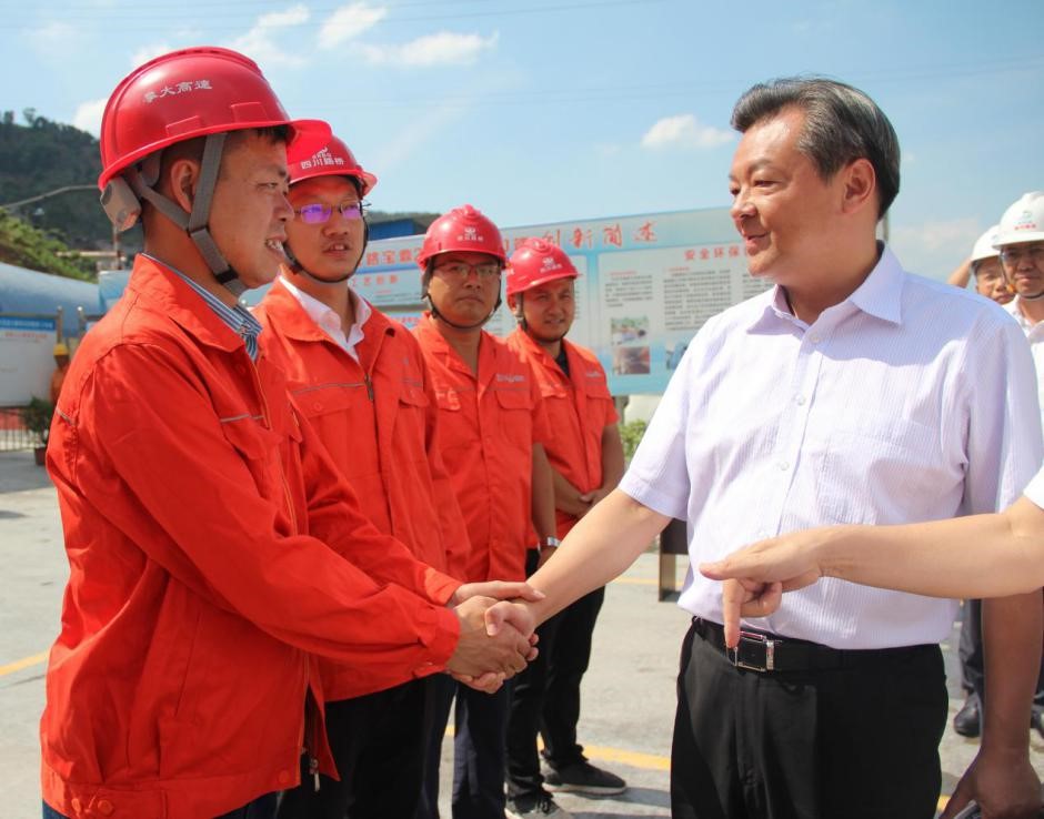 攀枝花市委書(shū)記賈瑞云到攀大高速公路TJ7分部項(xiàng)目調(diào)研