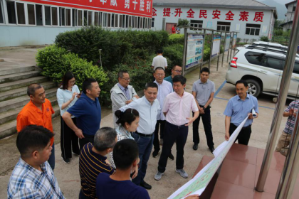 四川省交投集團公司黨委副書記、副董事長、總經(jīng)理周黎明到仁沐新LJ18標(biāo)項目部檢查指導(dǎo)工作