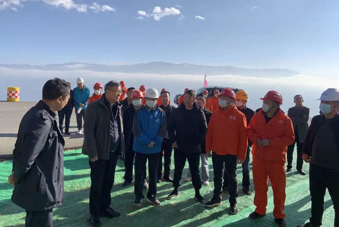 四川省交通運(yùn)輸廳黨組成員、副廳長(zhǎng)朱學(xué)雷深入省道S464普格一標(biāo)項(xiàng)目調(diào)研項(xiàng)目建設(shè)情況