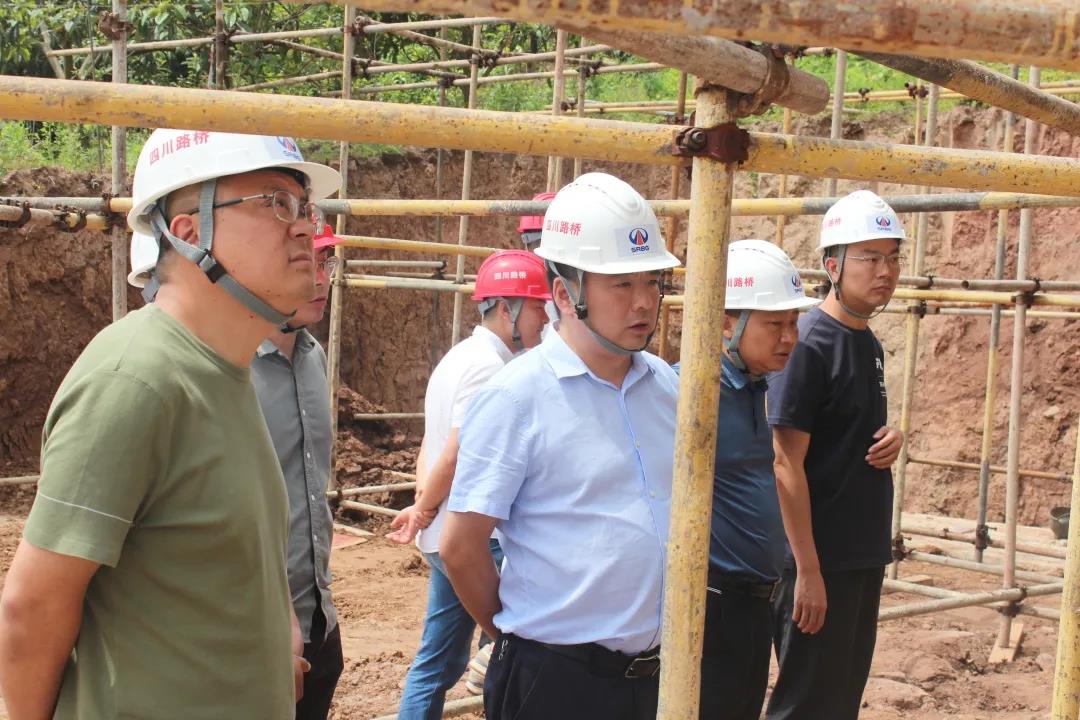 公司黨委副書記、董事、總經(jīng)理杜江林到G75連接線項(xiàng)目、南部老城區(qū)修復(fù)EPC項(xiàng)目檢查指導(dǎo)工作