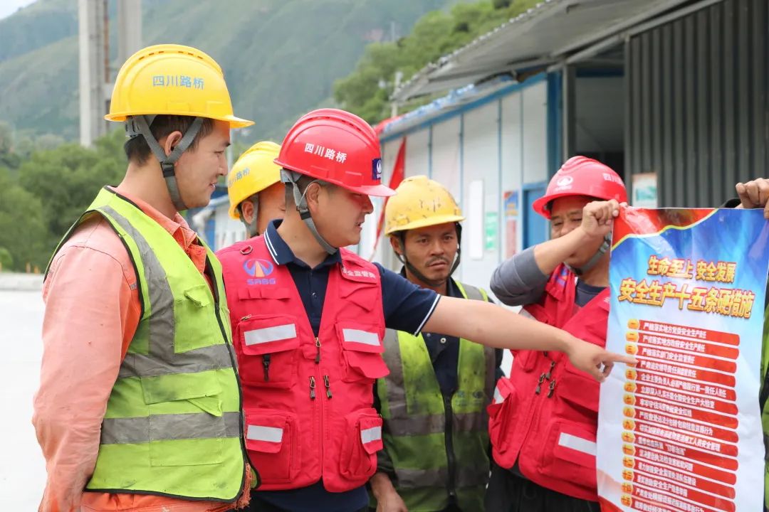 羅啟強(qiáng)，安全生產(chǎn)“護(hù)航員”