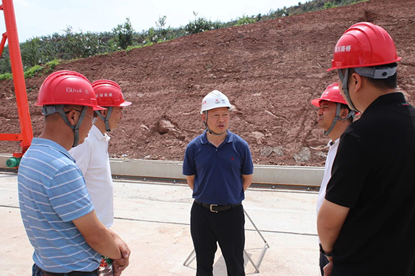 川交公司黨委副書記、董事、總經(jīng)理魯正偉赴會祿高速總包部項目檢查指導(dǎo)工作