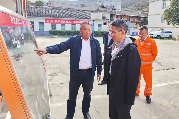 四川路橋黨委委員、監(jiān)事會(huì)主席黃衛(wèi)赴西香高速ZCB4總包部調(diào)研檢查工作