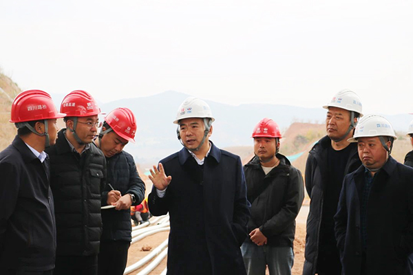 川交公司黨委書(shū)記、董事長(zhǎng)杜江林赴會(huì)祿高速項(xiàng)目檢查指導(dǎo)工作