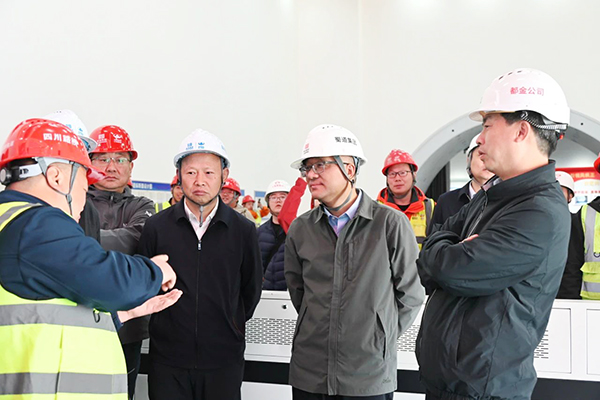 蜀道集團(tuán)副總經(jīng)理蔣永林一行赴都四項(xiàng)目巴朗山隧道檢查指導(dǎo)工作