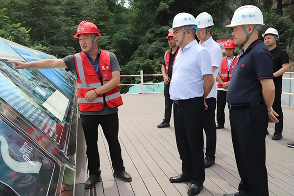 川交公司黨委書記、董事長(zhǎng)杜江林赴鎮(zhèn)廣高速B4、B5項(xiàng)目檢查指導(dǎo)工作