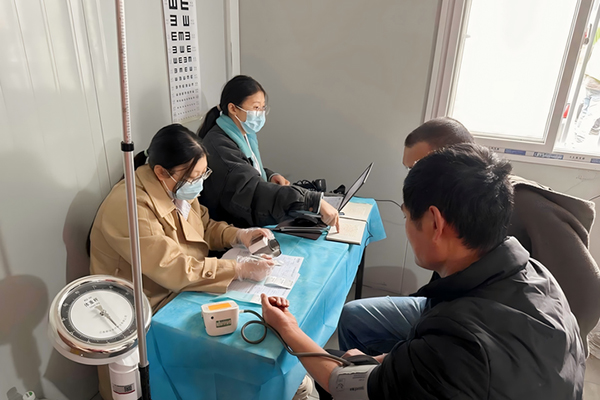 康新高速為500余名產業(yè)工人送上“健康大禮包”