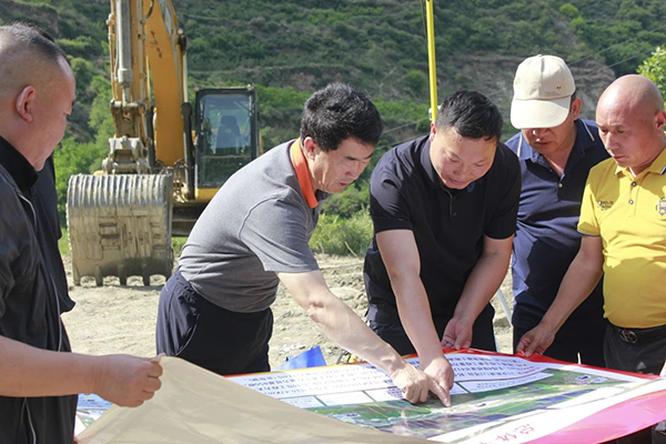 阿壩州人大常委會(huì)主任李為國到川汶高速公路TJ7項(xiàng)目調(diào)研指導(dǎo)工作