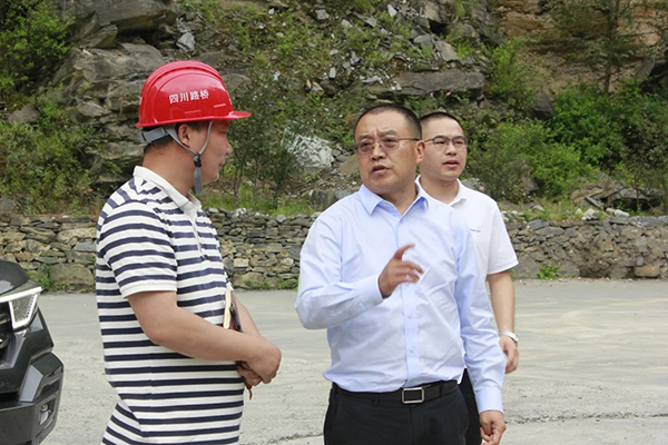 四川路橋黨委副書記、副董事長、總經(jīng)理羊勇赴川汶高速TJ7項(xiàng)目檢查指導(dǎo)工作