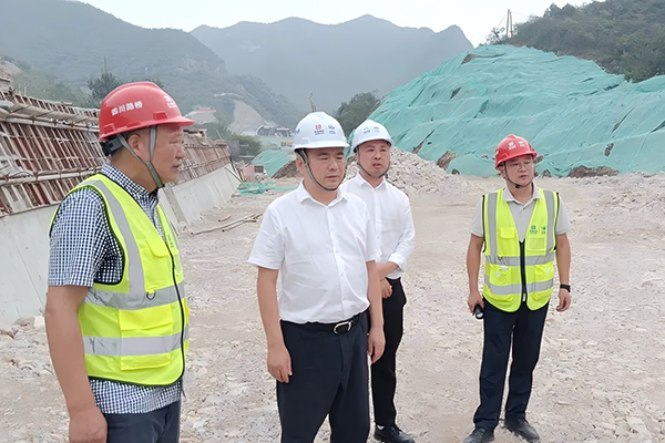 川交公司黨委書(shū)記、董事長(zhǎng)杜江林赴北京門(mén)頭溝區(qū)國(guó)道108項(xiàng)目檢查指導(dǎo)工作