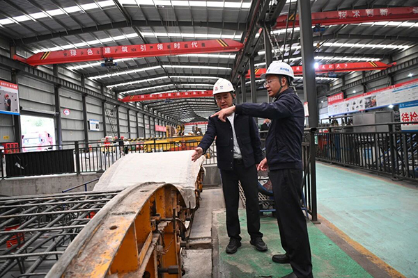 四川路橋黨委委員、紀(jì)委書(shū)記焦利軍赴都四項(xiàng)目檢查指導(dǎo)工作