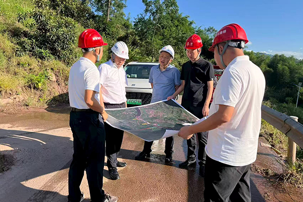 川交公司黨委書(shū)記、董事長(zhǎng)杜江林赴新宜TJ2標(biāo)項(xiàng)目檢查指導(dǎo)工作