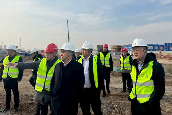 川交公司黨委書記、董事長杜江林赴河北中堡村項目檢查指導工作